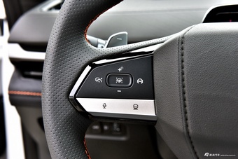 2025款长安UNI-V 1.5T 500Bar尊贵运动型