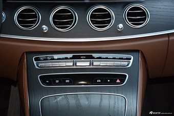 2023款奔驰E级 E 300 L 运动豪华型