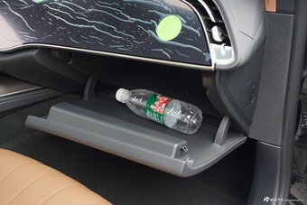 2025款奔驰E级改款 E 300 L 豪华型