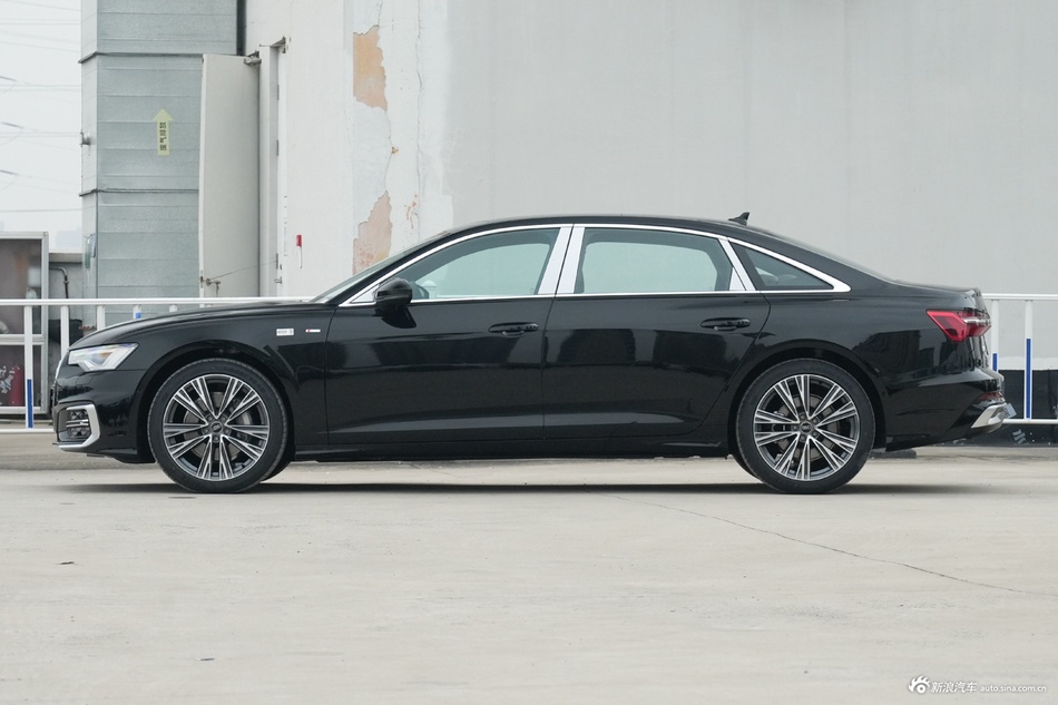 全系价格低至29.45万起，最大折扣6.8折，奥迪A6L问你敢答应吗？