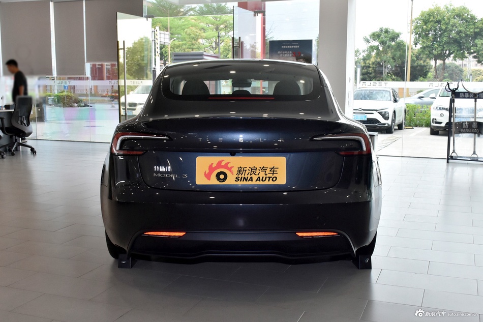 特斯拉Model 3热销中 欲购从速