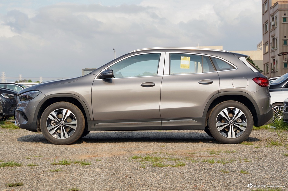 全系价格低至19.23万起，最大折扣6.4折，奔驰GLA级问你敢答应吗？