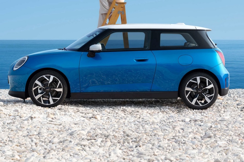 性价比很高电动MINI COOPER全国7.1折起预计下月价格会有所浮动