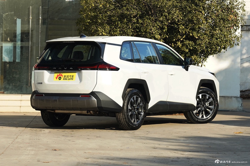 明明可以靠颜值却非要靠价格实力，丰田RAV4荣放全国11.63万起