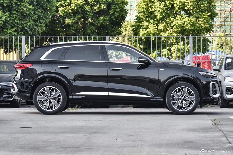 还在纠结买啥车？不如看看奥迪Q5L，全国最高直降12.67万